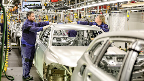 Scholz Visits BMW Factory Scholz Visits BMW Factory