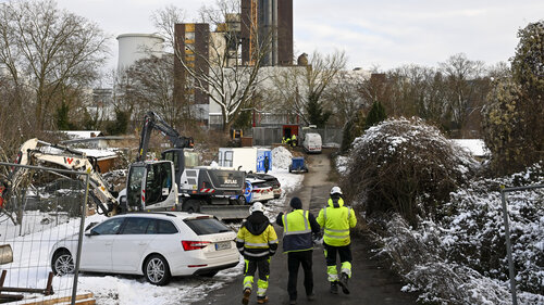 Reparaturarbeiten an den durch einen Sabotageakt beschädigten Stromkabeln der Leitung zum Kraftwerk Lichterfelde. 