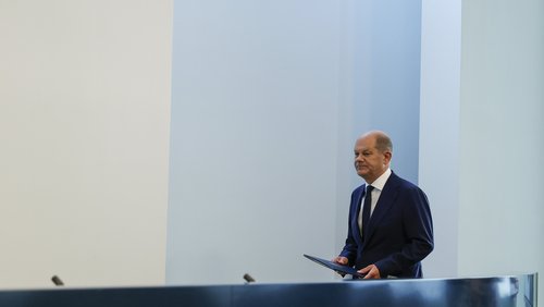 „You'll never walk alone“: Bundeskanzler Olaf Scholz fand auf der gestrigen Pressekonferenz.