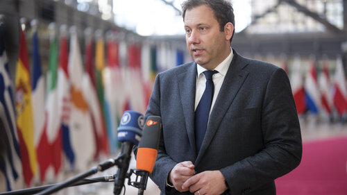 Bundesfinanzminister Lars Klingbeil bei einem Finanzminister-Treffen in Brüssel