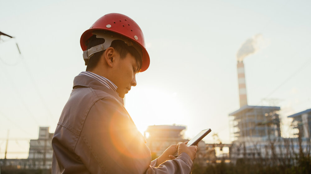 Critical Raw Materials: Corporate Exposure, Supply Risks and Adaptation Strategies