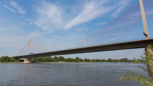 Die gesperrte Autobahnbrücke Nordbrücke in Bonn. Die gesperrte Autobahnbrücke Nordbrücke in Bonn.