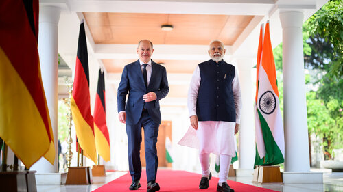 Auf wirtschaftlicher Mission: Bundeskanzler Scholz neben dem indischen Premierminister Modi