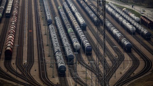 Blieben öfter als zuletzt stehen: Güterzüge am Hamburger Hafen