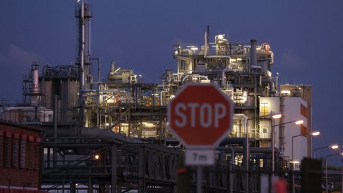 BASF-Werk in Schwarzheide, das chemische Produkte herstelltund für seine Heiz- und Trocknungsphase auf Erdgas angewiesen ist. 