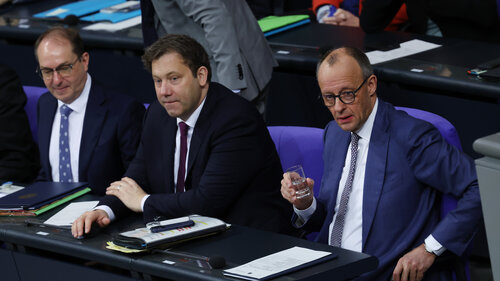 Bundeskanzler Merz, Vize Klingbeil im Bundestag