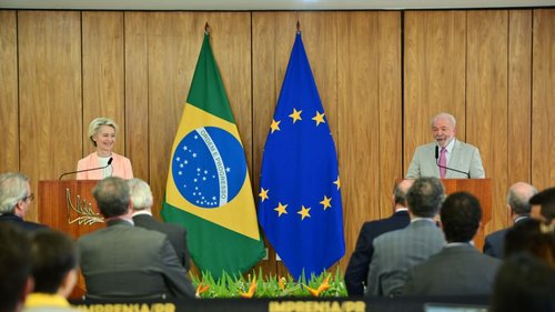 Der brasilianische Präsident Luiz Inacio Lula da Silva und EU-Präsidentin Ursula von der Leyen sprechen über mögliche Partnerschaften und ein Abkommen zwischen dem Mercosur und der EU. 