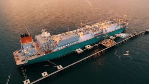 LNG transfer between "two giant ships"