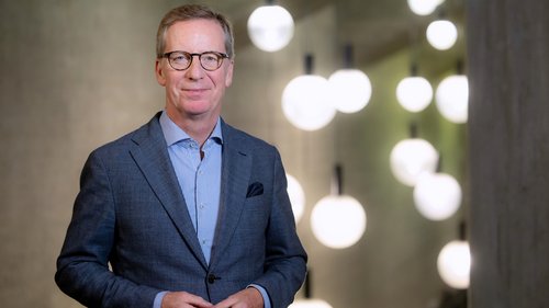 „Europa muss den Euro zur globalen Leitwährung entwickeln“ „Europa muss den Euro zur globalen Leitwährung entwickeln“
